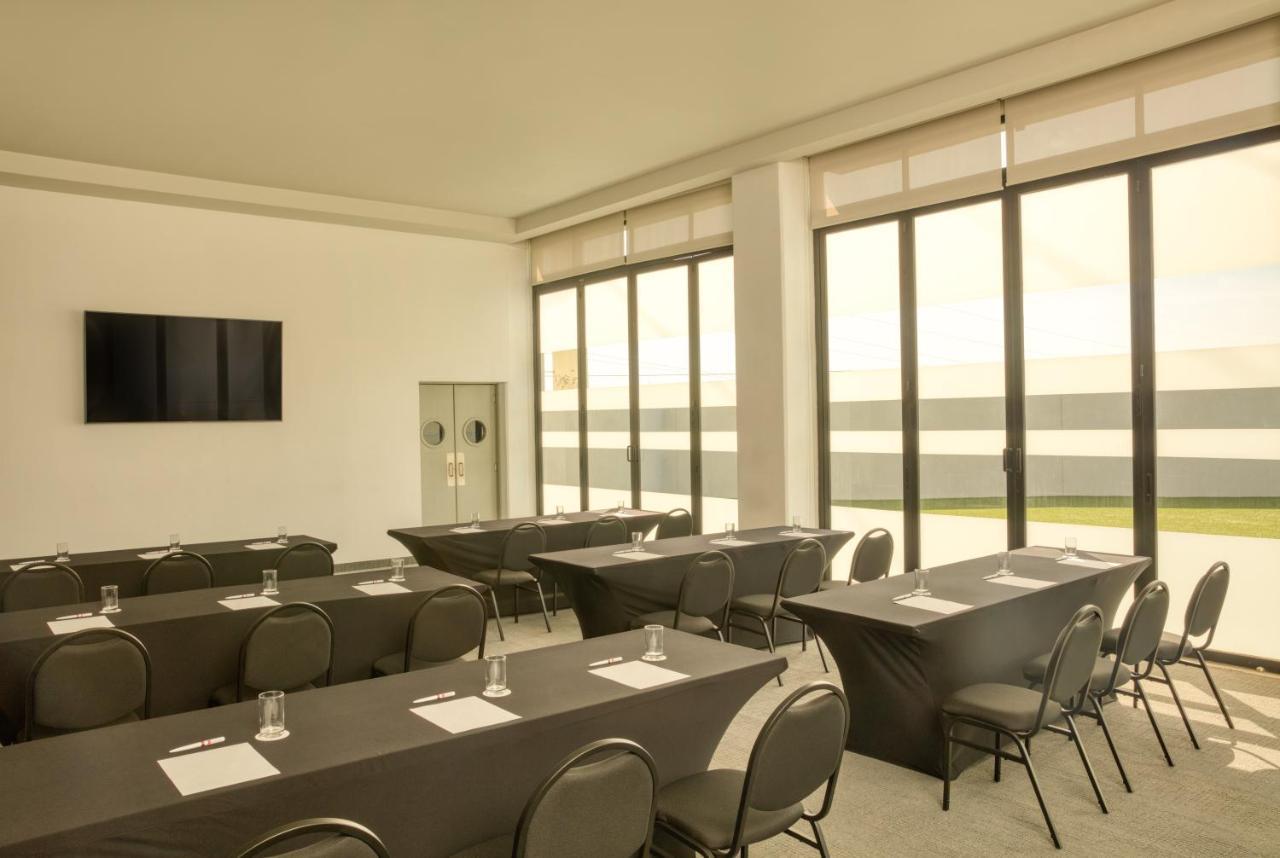 Fiesta Inn Guadalajara Aeropuerto Las Pintas Eksteriør billede
