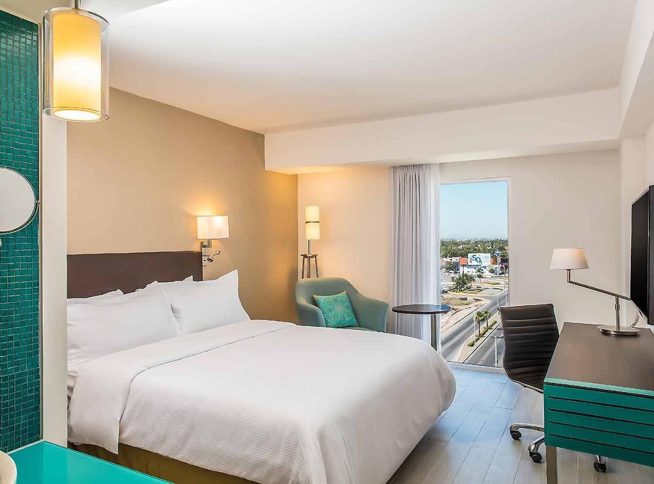 Fiesta Inn Guadalajara Aeropuerto Las Pintas Eksteriør billede